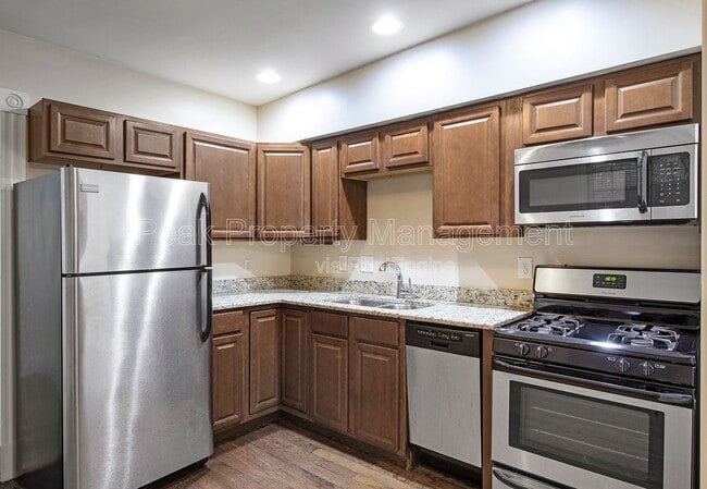 Building Photo - 2213 W Cary St