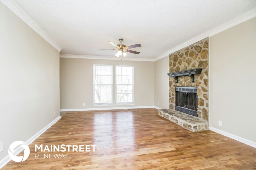 Building Photo - 5001 Pebble Creek Dr