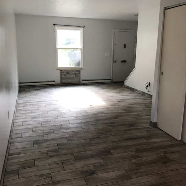 Building Photo - 705 Bunker Hill Rd