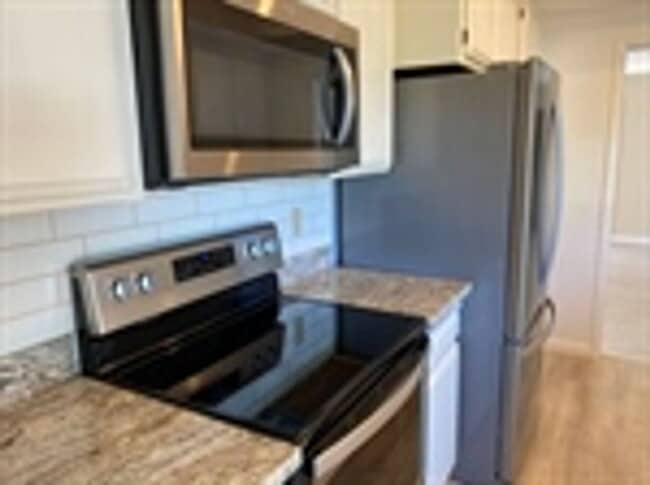 Building Photo - 8835 Hood Mountain Cir