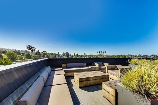 Building Photo - 4435 Piedmont Ave