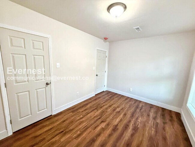 Building Photo - 201 9th Ave W