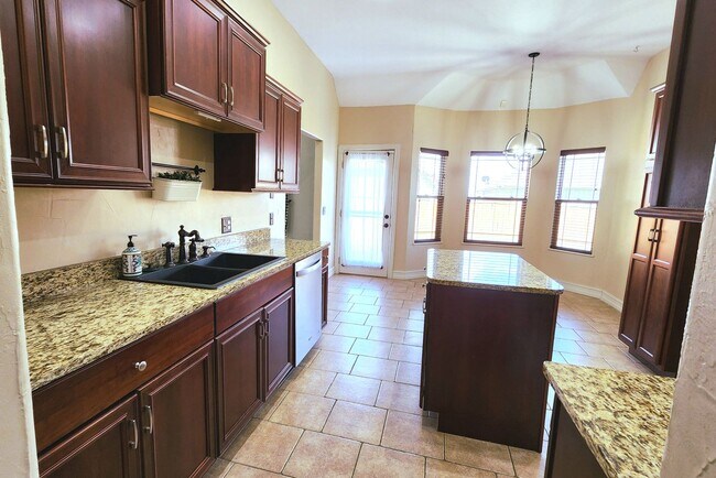 Building Photo - -NIXA- 5 bed 3 bath Home | TWO Large Maste...