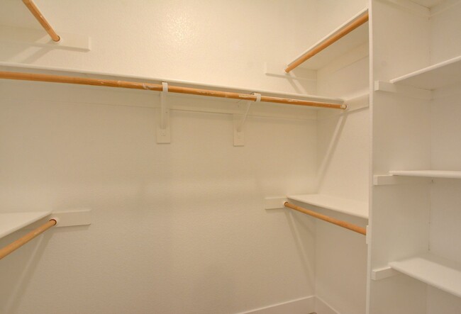 Building Photo - Gorgeous two bedroom two bathroom condo in...