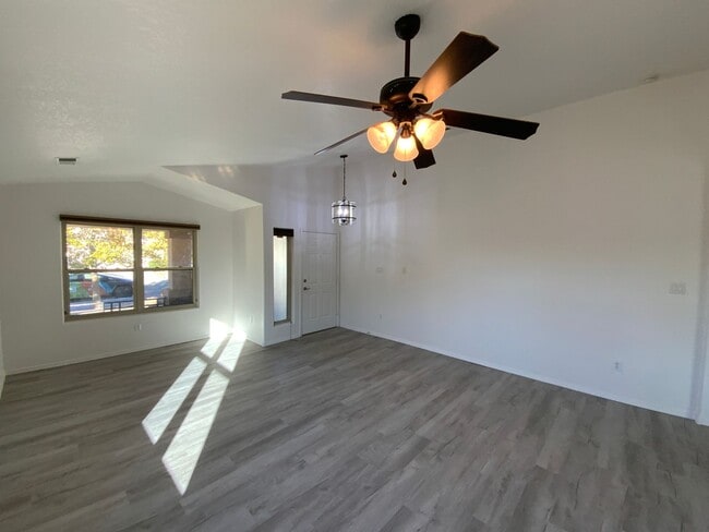 Building Photo - 4 Bedroom Single Story Home Available in C...