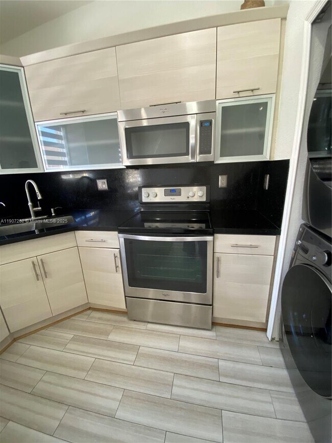 Building Photo - 8100 W 28th Ct