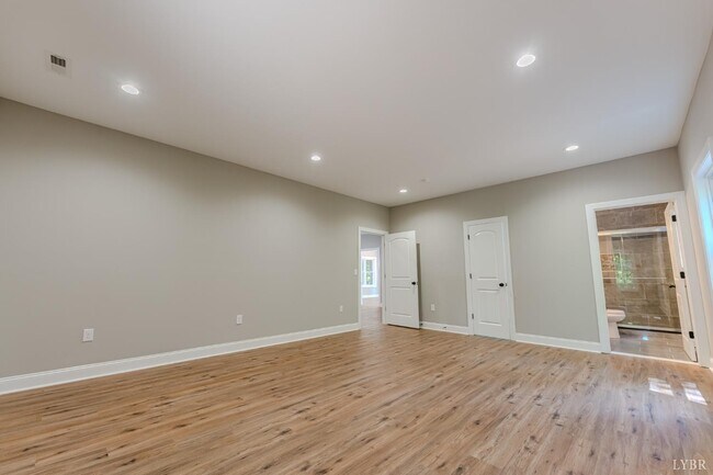 Building Photo - 109 Tosh Ln