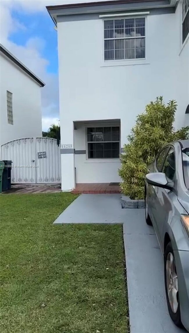 Building Photo - 16215 SW 139th Ct