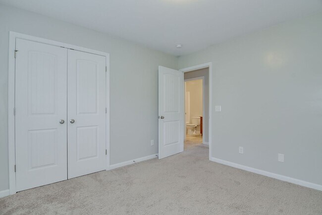 Building Photo - 3 Bedroom 2.5 Bath in Grovetown!