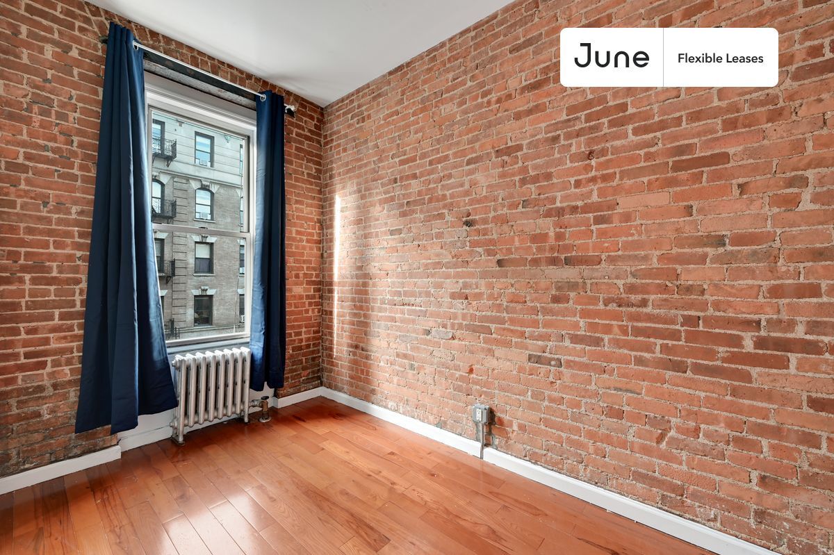 Building Photo - 351 W 46th St