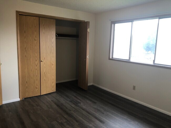 room - 14725 SE 16th Cir