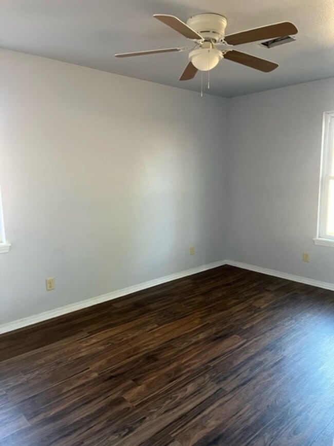Building Photo - Three Bedroom/One Bath Home