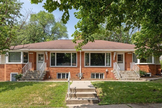 Primary Photo - 4922 Sheridan Ave S