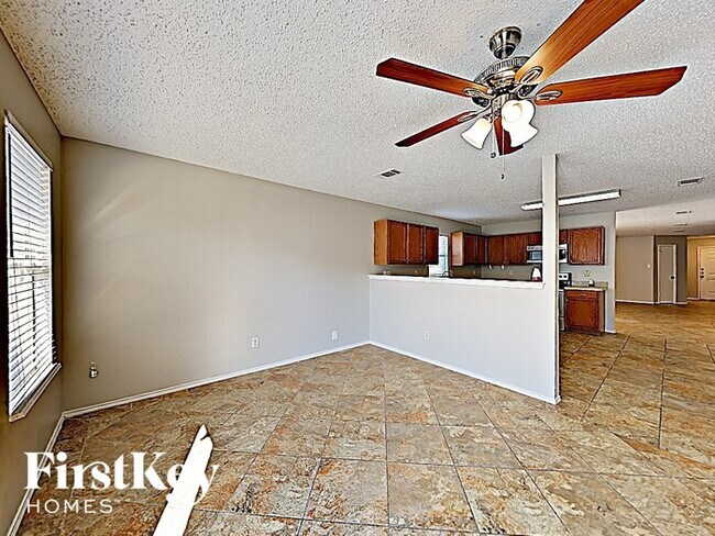 Building Photo - 553 Linacre Dr