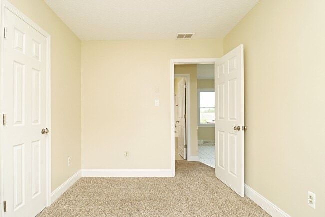 Building Photo - 10 Acre Scottsville Farmette - Bring Your ...