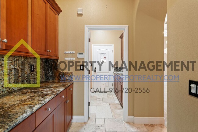 Building Photo - Stunning Custom 5-Bedroom, 3-Bath Home in ...