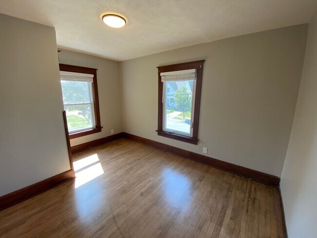 Building Photo - Fully Remodeled House!