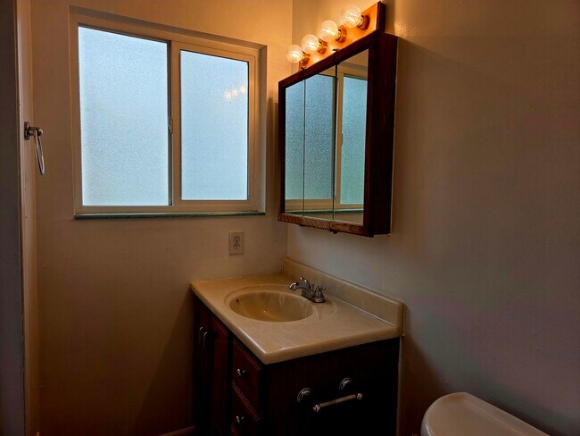 Building Photo - 1968 E 5850 S