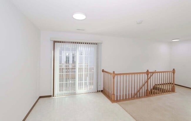 Building Photo - 437 Village Creek Dr