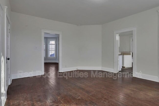 Building Photo - 134 W Walnut St