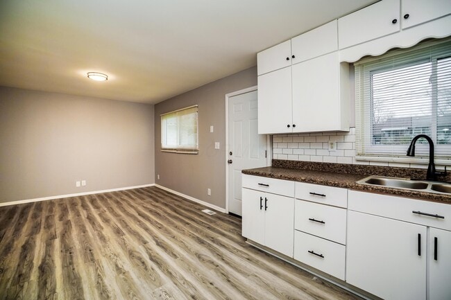 Building Photo - 608 Palace Ln