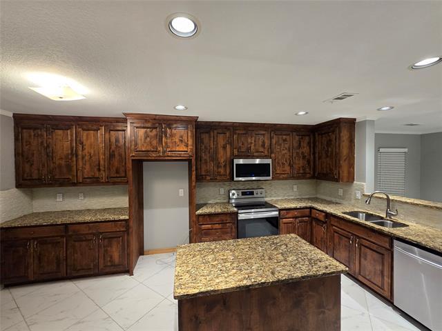 Building Photo - 700 White Fields Way