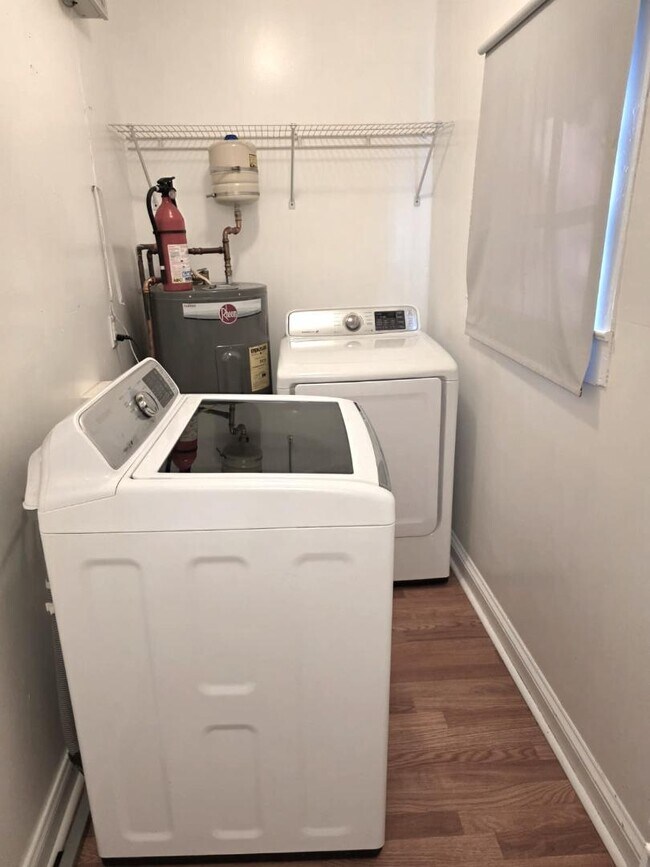 Building Photo - 310 7th St