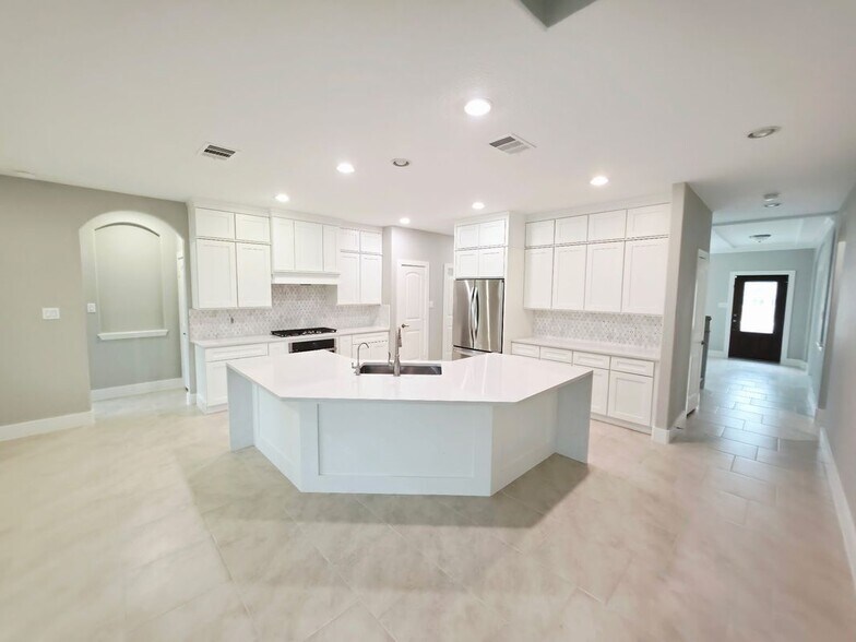 Building Photo - 4822 La Santa Rd