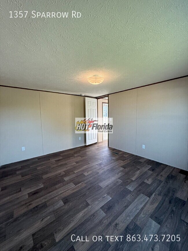 Building Photo - 1357 Sparrow Rd
