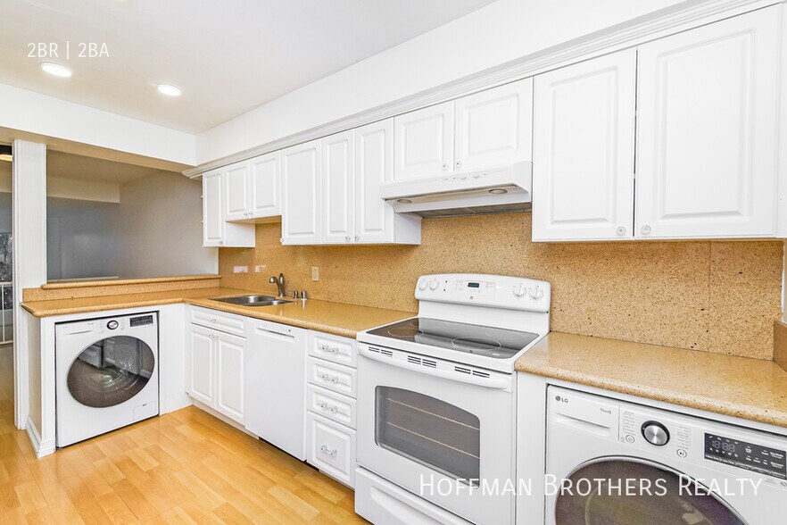 Building Photo - 4807 Woodley Ave