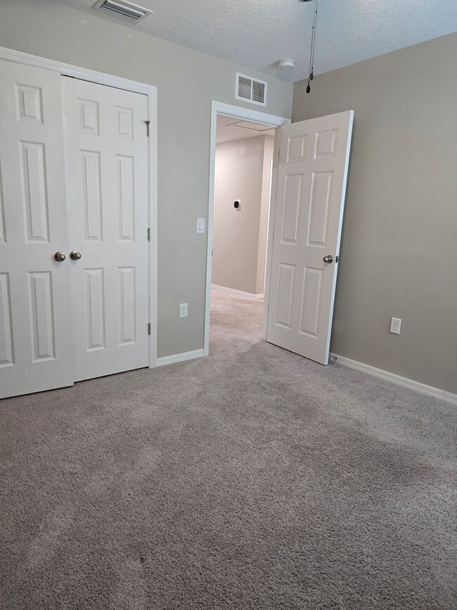 Building Photo - Lakeland 5 Bedroom 3 Bath