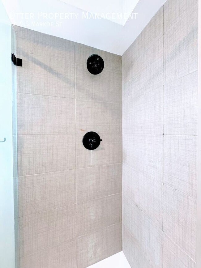 Building Photo - 1319 S Markoe St