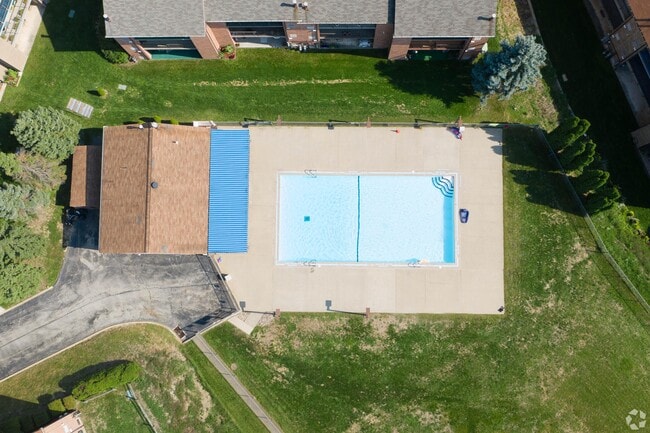Building Photo - 7271 Beacon Hill Dr