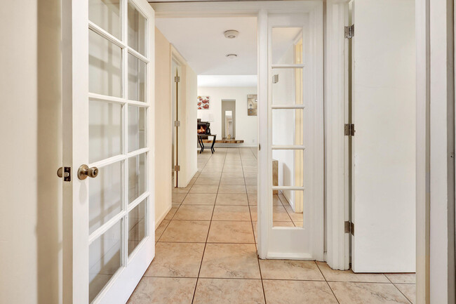 Building Photo - 12621 Westhampton Cir