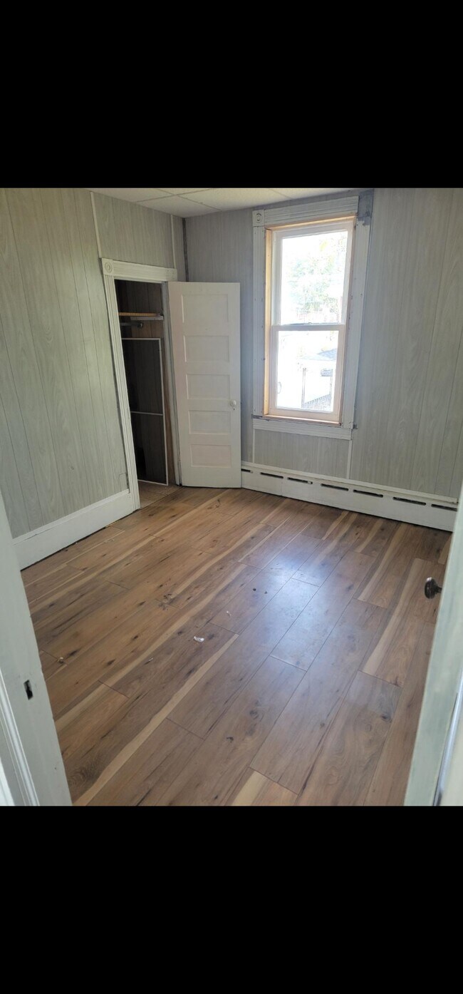 Building Photo - 719 Seneca St