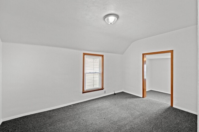 Building Photo - SCORE 50% OFF 1ST MONTH'S RENT IF SIGNED BY DEC 19! Stunning 2 bedroom home in Pitcairn available...