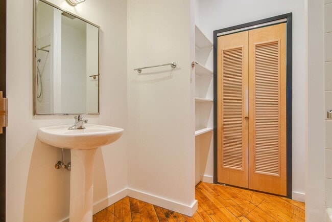 Building Photo - Expansive Historic Loft in the Heart of Germantown