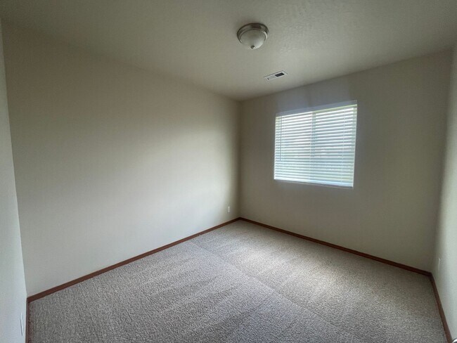Building Photo - Stunning Ranch Style Home in Coeur D Alene...