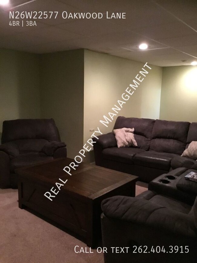 Building Photo - N26W22577 Oakwood Ln