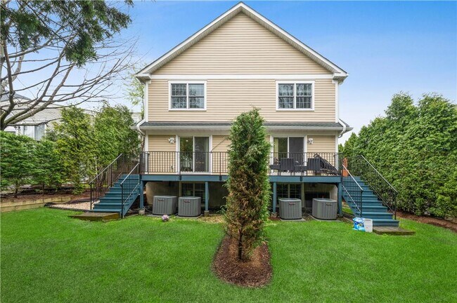 Building Photo - 94 Thatcher Ave