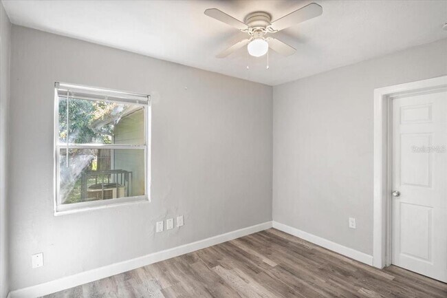 Building Photo - 900 N Denning Dr