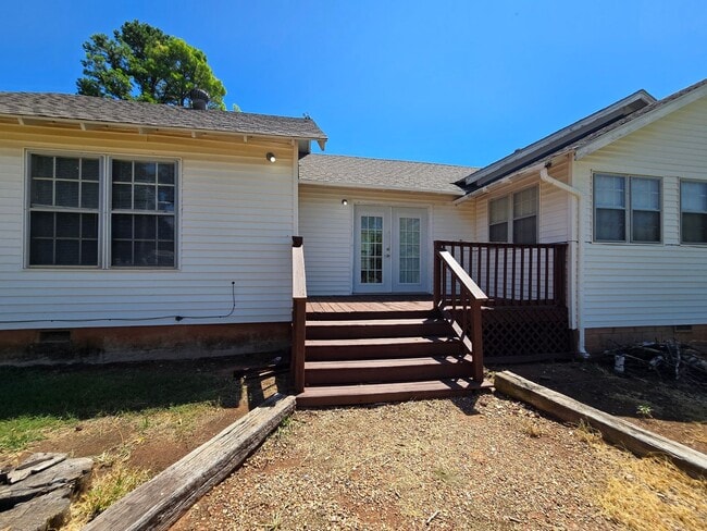 Building Photo - 3 Bedroom 2 Bath home in Asher!