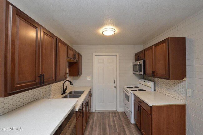 Building Photo - 6044 N 21st Ave