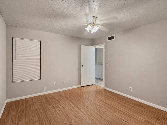 Building Photo - 2021 Spenwick Dr