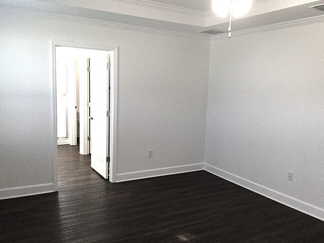 Building Photo - 1016 Walden Pond Dr