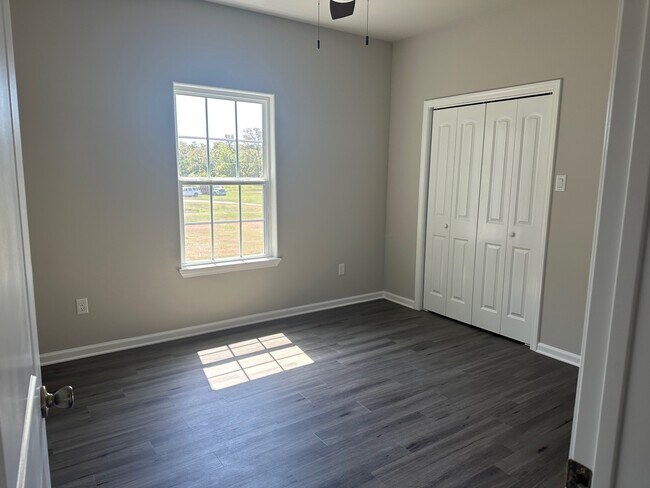 Building Photo - 3701 County Rd 611