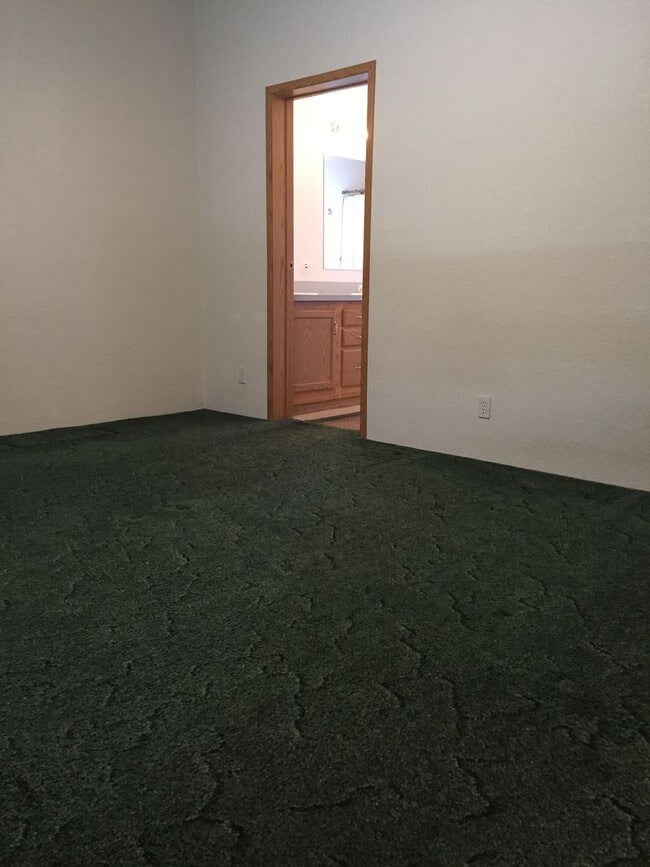 Building Photo - 3-Bed, 2-Bath Single-Family Home in Driggs