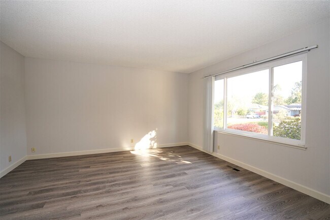 Building Photo - Beautiful Single Family Home in Desirable ...