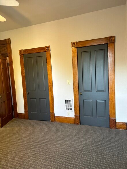 Front bedroom with double closets - 118 E Kossuth St