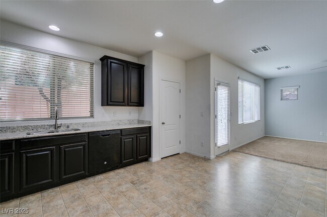 Building Photo - 10315 Elmwood Glen Ave